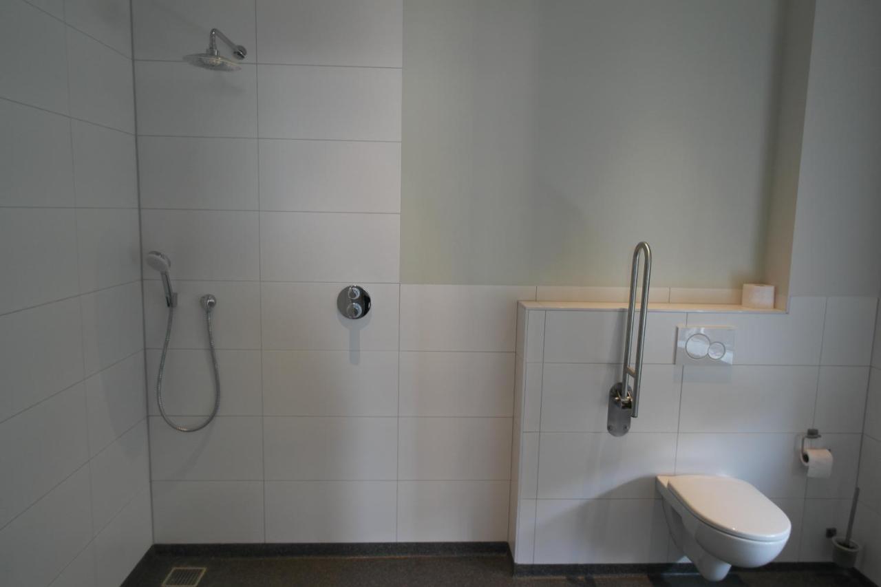 B&B Groepsaccommodatie De Pastorie Lage Mierde Экстерьер фото