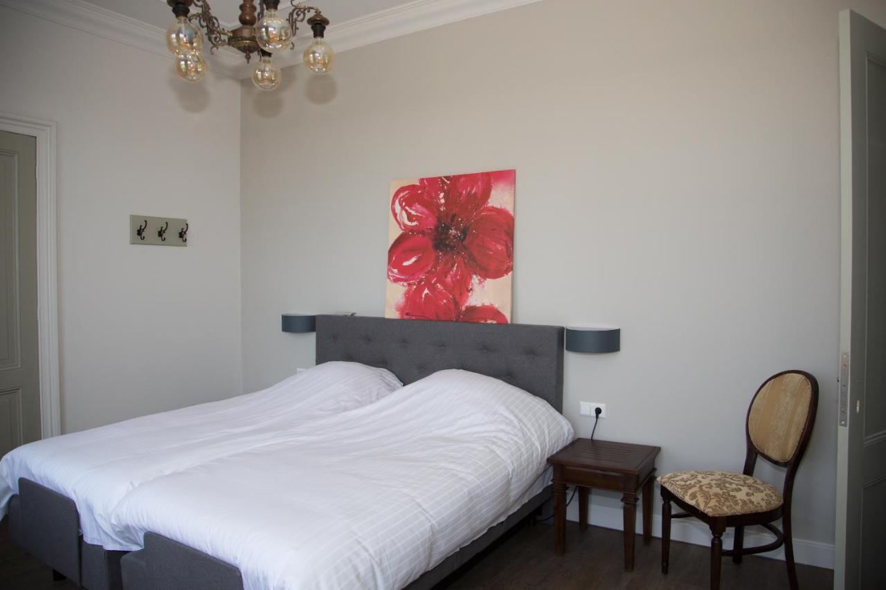 B&B Groepsaccommodatie De Pastorie Lage Mierde Экстерьер фото
